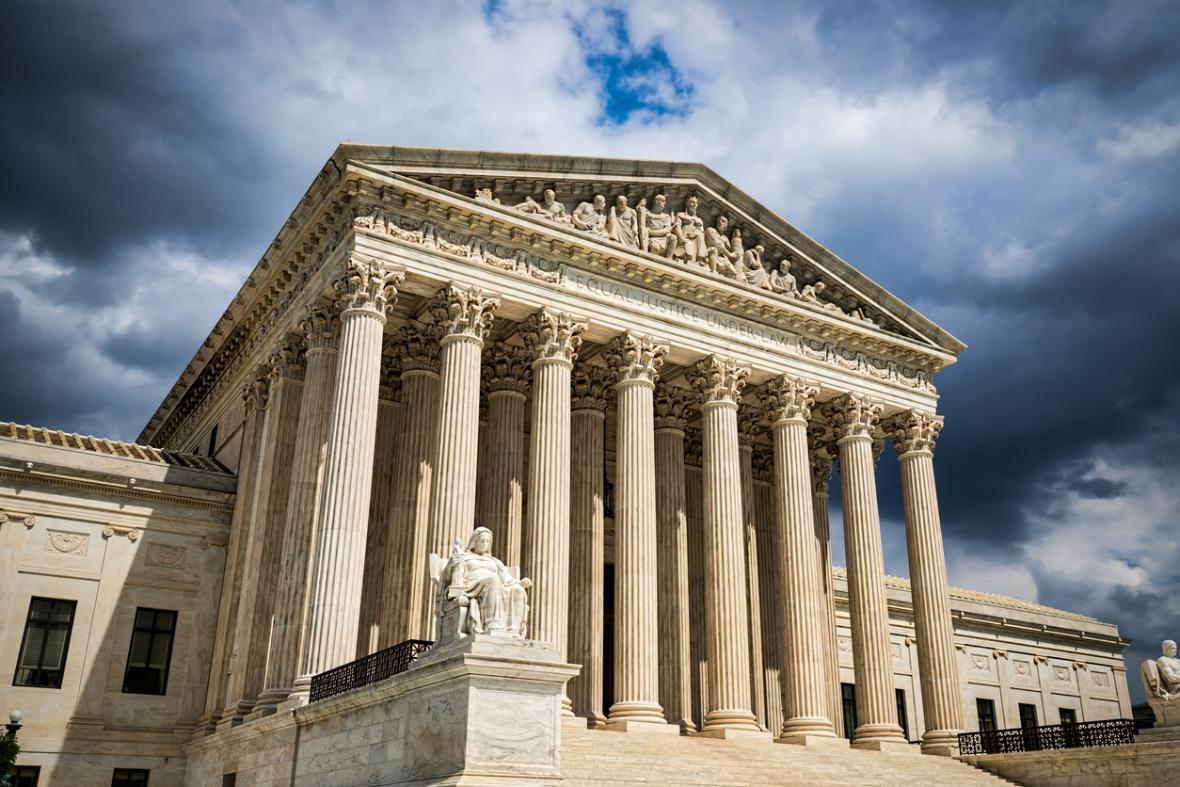 A photo of the front of the SCOTUS building 